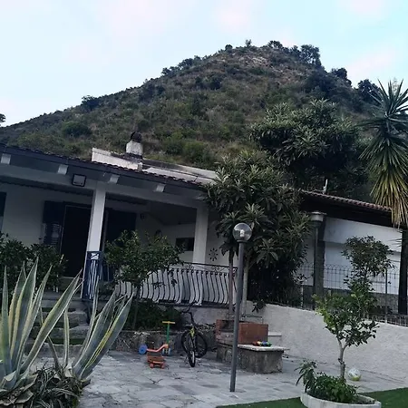 Villa Cilento Mare, Bellissima Con Ampio Giardino
